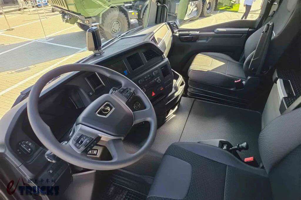 它是“换皮”版本的曼恩TGS?波兰自主的6×6军用卡车,STAR 33.440牵引车实拍 - 第11张 - 提加商用车网 它是“换皮”版本的曼恩TGS?波兰自主的6×6军用卡车,STAR 33.440牵引车实拍 - 第11张