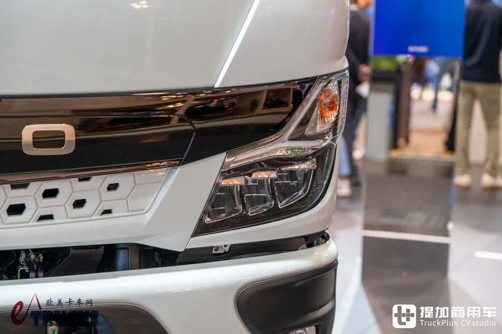 2026IAA:平头、全空气悬挂,这台日本轻卡在欧洲凭什么稀缺?三菱扶桑Canter深度实拍评测 - 第6张 - 提加商用车网 2026IAA:平头、全空气悬挂,这台日本轻卡在欧洲凭什么稀缺?三菱扶桑Canter深度实拍评测 - 第6张