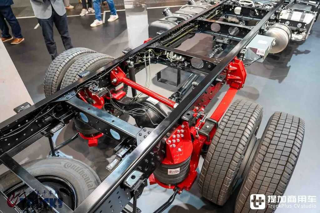 2026IAA:平头、全空气悬挂,这台日本轻卡在欧洲凭什么稀缺?三菱扶桑Canter深度实拍评测 - 第11张 - 提加商用车网 2026IAA:平头、全空气悬挂,这台日本轻卡在欧洲凭什么稀缺?三菱扶桑Canter深度实拍评测 - 第11张