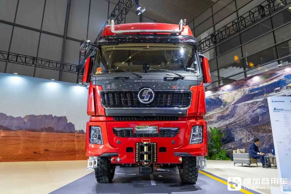 国产最强大件牵引车?8×8驱动+AT变速箱+660匹马力,陕汽德龙X5000大件车深度实拍 - 第3张 - 提加商用车网 国产最强大件牵引车?8×8驱动+AT变速箱+660匹马力,陕汽德龙X5000大件车深度实拍 - 第3张