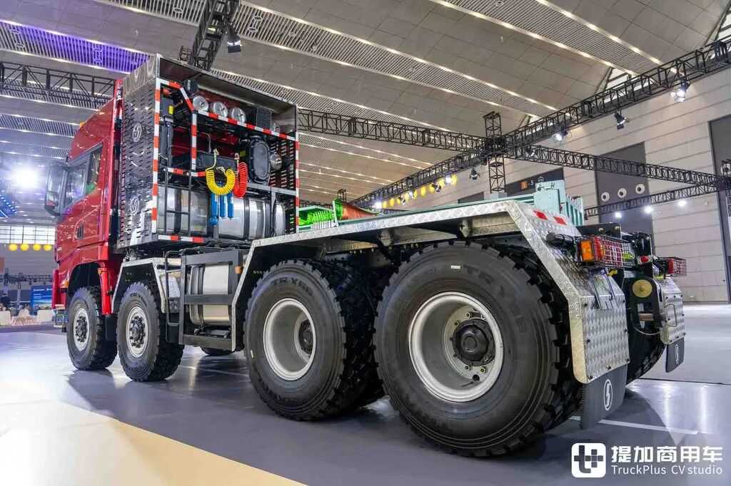 国产最强大件牵引车?8×8驱动+AT变速箱+660匹马力,陕汽德龙X5000大件车深度实拍 - 第13张 - 提加商用车网 国产最强大件牵引车?8×8驱动+AT变速箱+660匹马力,陕汽德龙X5000大件车深度实拍 - 第13张