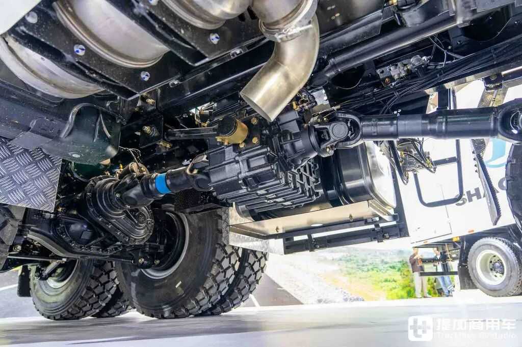 国产最强大件牵引车?8×8驱动+AT变速箱+660匹马力,陕汽德龙X5000大件车深度实拍 - 第15张 - 提加商用车网 国产最强大件牵引车?8×8驱动+AT变速箱+660匹马力,陕汽德龙X5000大件车深度实拍 - 第15张