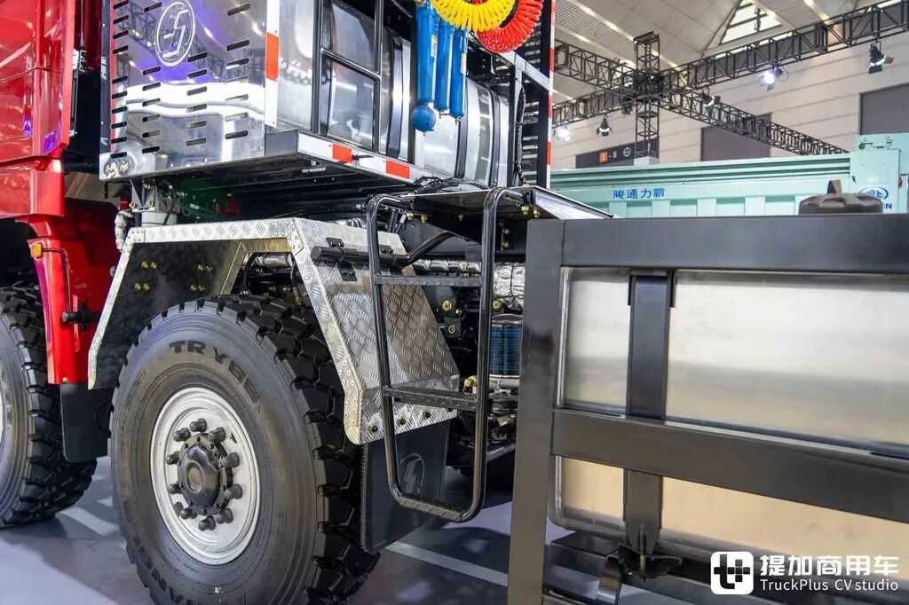 国产最强大件牵引车?8×8驱动+AT变速箱+660匹马力,陕汽德龙X5000大件车深度实拍 - 第19张 - 提加商用车网 国产最强大件牵引车?8×8驱动+AT变速箱+660匹马力,陕汽德龙X5000大件车深度实拍 - 第19张