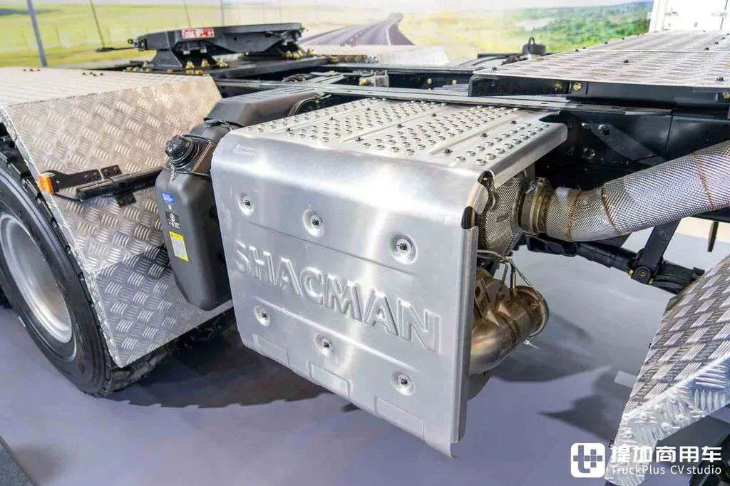 国产最强大件牵引车?8×8驱动+AT变速箱+660匹马力,陕汽德龙X5000大件车深度实拍 - 第21张 - 提加商用车网 国产最强大件牵引车?8×8驱动+AT变速箱+660匹马力,陕汽德龙X5000大件车深度实拍 - 第21张
