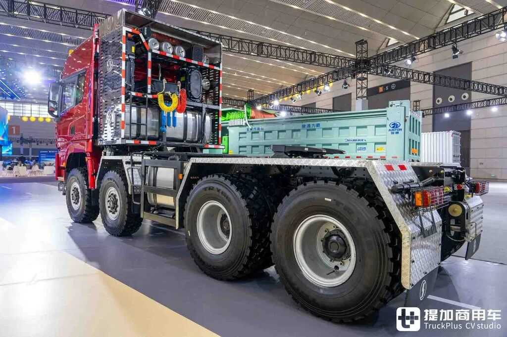 国产最强大件牵引车?8×8驱动+AT变速箱+660匹马力,陕汽德龙X5000大件车深度实拍 - 第22张 - 提加商用车网 国产最强大件牵引车?8×8驱动+AT变速箱+660匹马力,陕汽德龙X5000大件车深度实拍 - 第22张