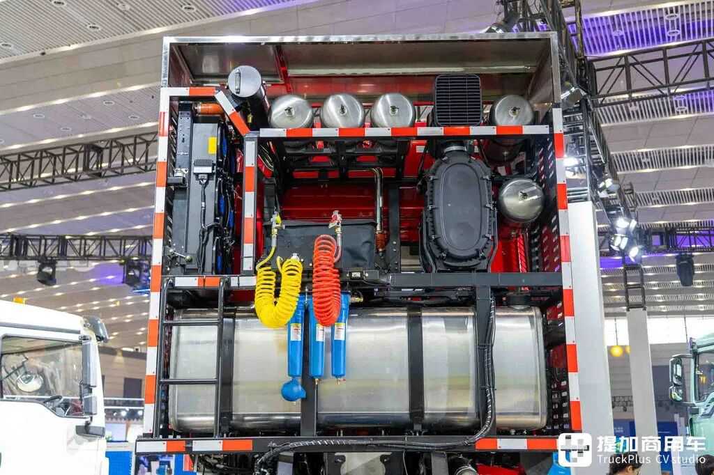 国产最强大件牵引车?8×8驱动+AT变速箱+660匹马力,陕汽德龙X5000大件车深度实拍 - 第23张 - 提加商用车网 国产最强大件牵引车?8×8驱动+AT变速箱+660匹马力,陕汽德龙X5000大件车深度实拍 - 第23张