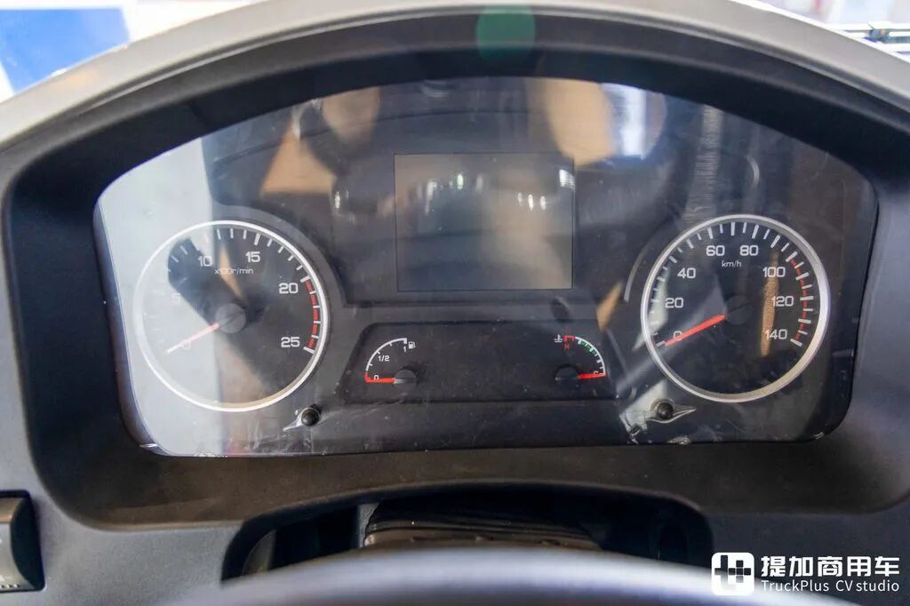国产最强大件牵引车?8×8驱动+AT变速箱+660匹马力,陕汽德龙X5000大件车深度实拍 - 第26张 - 提加商用车网 国产最强大件牵引车?8×8驱动+AT变速箱+660匹马力,陕汽德龙X5000大件车深度实拍 - 第26张