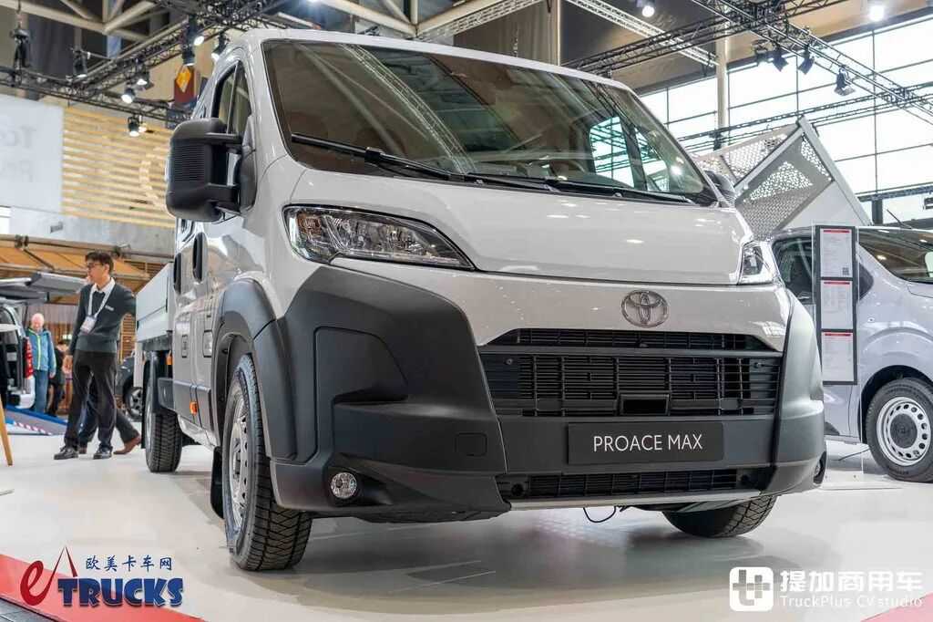 丰田还出小货车?驾驶室能坐7人,丰田Proace Max双排栏板货车实拍评测 - 第2张 - 提加商用车网 丰田还出小货车?驾驶室能坐7人,丰田Proace Max双排栏板货车实拍评测 - 第2张