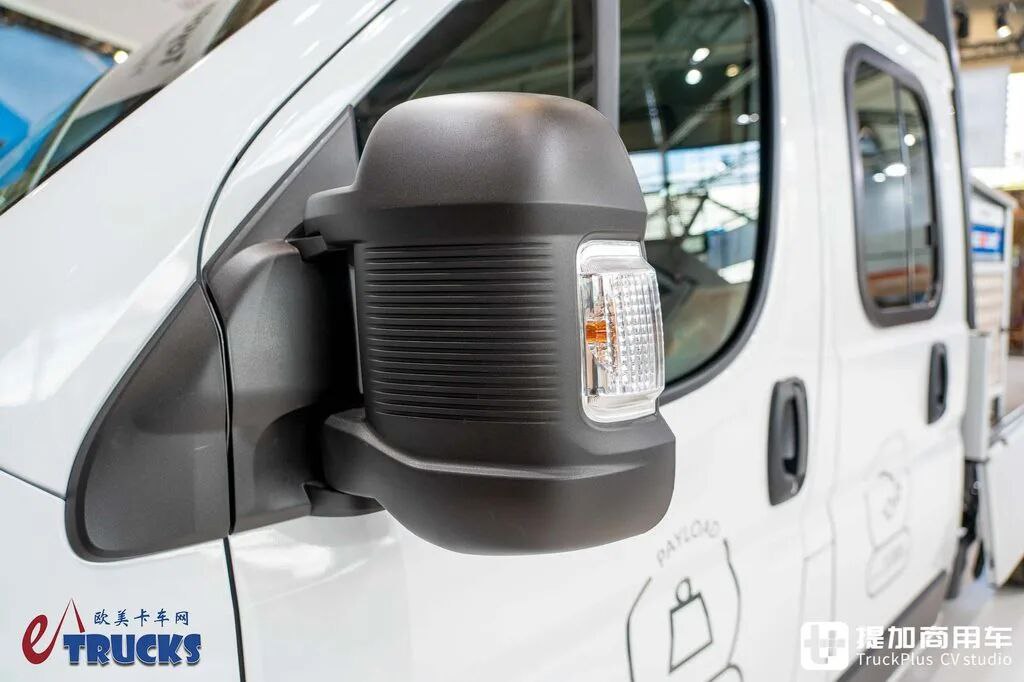 丰田还出小货车?驾驶室能坐7人,丰田Proace Max双排栏板货车实拍评测 - 第9张 - 提加商用车网 丰田还出小货车?驾驶室能坐7人,丰田Proace Max双排栏板货车实拍评测 - 第9张