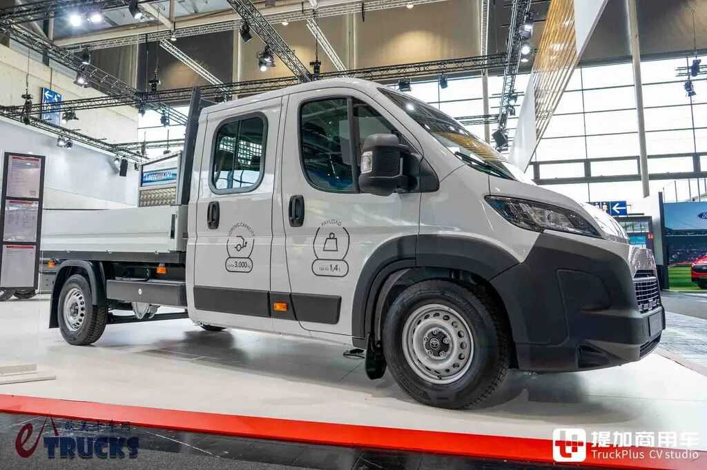 丰田还出小货车?驾驶室能坐7人,丰田Proace Max双排栏板货车实拍评测 - 第10张 - 提加商用车网 丰田还出小货车?驾驶室能坐7人,丰田Proace Max双排栏板货车实拍评测 - 第10张