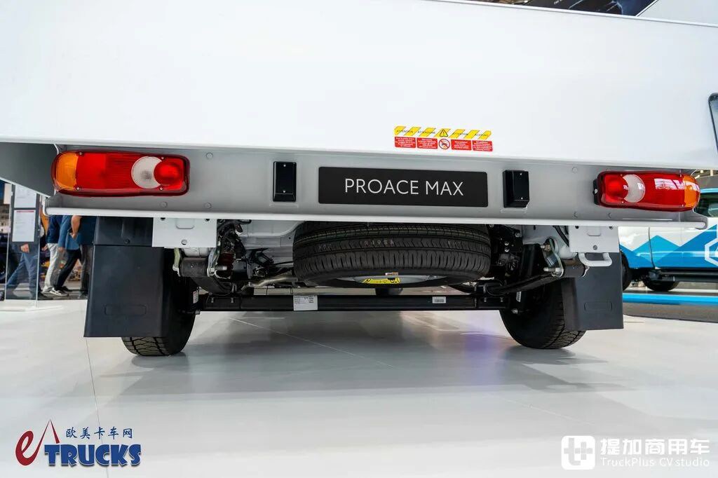 丰田还出小货车?驾驶室能坐7人,丰田Proace Max双排栏板货车实拍评测 - 第16张 - 提加商用车网 丰田还出小货车?驾驶室能坐7人,丰田Proace Max双排栏板货车实拍评测 - 第16张