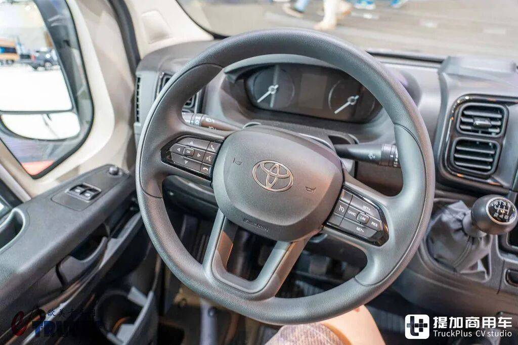 丰田还出小货车?驾驶室能坐7人,丰田Proace Max双排栏板货车实拍评测 - 第17张 - 提加商用车网 丰田还出小货车?驾驶室能坐7人,丰田Proace Max双排栏板货车实拍评测 - 第17张