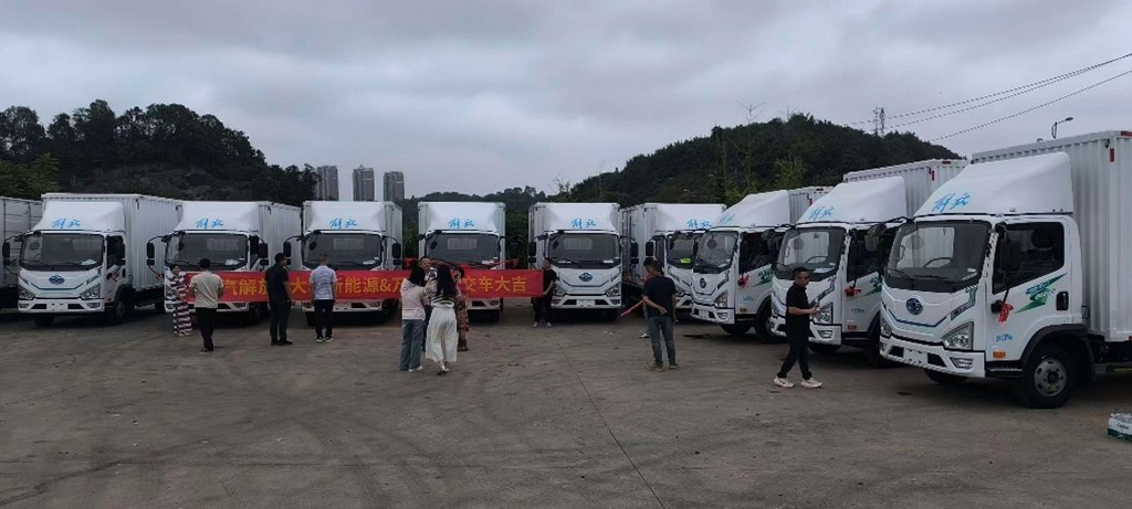 解放轻卡多点开花:批量交付、渠道深耕,赋能绿色城配新生态 - 第2张 - 提加商用车网 解放轻卡多点开花:批量交付、渠道深耕,赋能绿色城配新生态 - 第2张