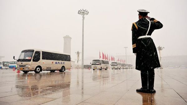 国产自卸车也高端！乘龙最新推出的H5V自卸车底盘实拍