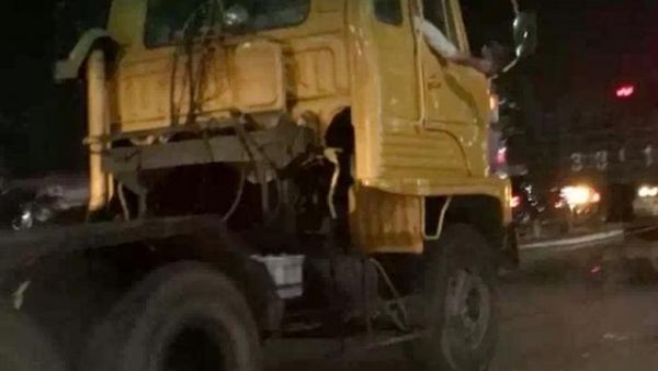 上个月刚退役 70年代的日野HH440卡车实拍