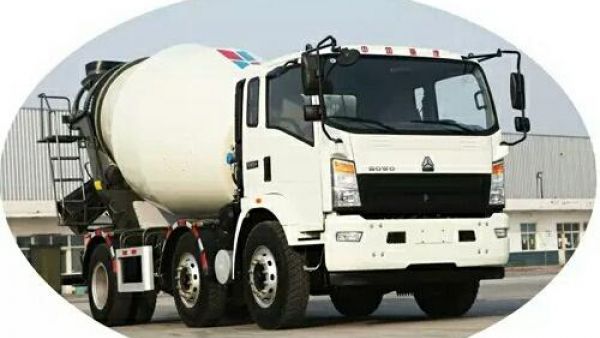 曼技术发动机+进口上装 重汽豪沃轻卡搅拌车亮相