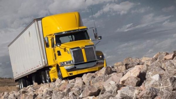 曾是货运市场的主流车型 长头卡车为何在国内没落了？