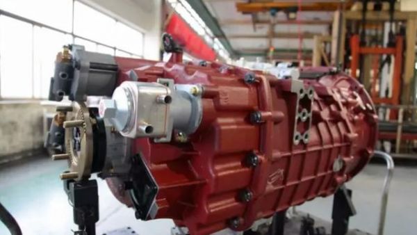 去年销量过万 东风天龙重卡未来将主推自产变速箱