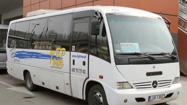 奔驰也有“考斯特”车型？仅有一代的奔驰Medio中巴实拍