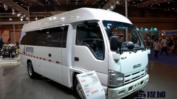 卡车和客车的集合体 五十铃这款物流车有点“怪”