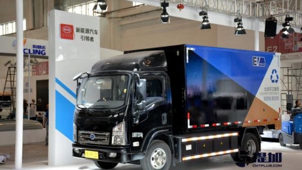 能弯道超车吗?实拍比亚迪最新款纯电动轻型卡车