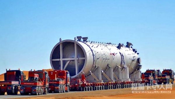 把1048吨的庞然大物运输了上千公里 什么卡车这么牛？