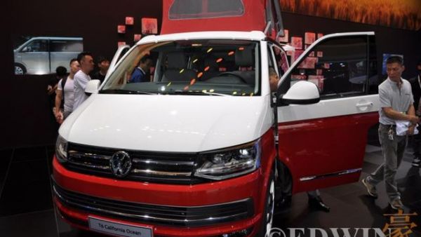 7座车型竟然有房车的豪华配置 大众T6野营车实拍评测