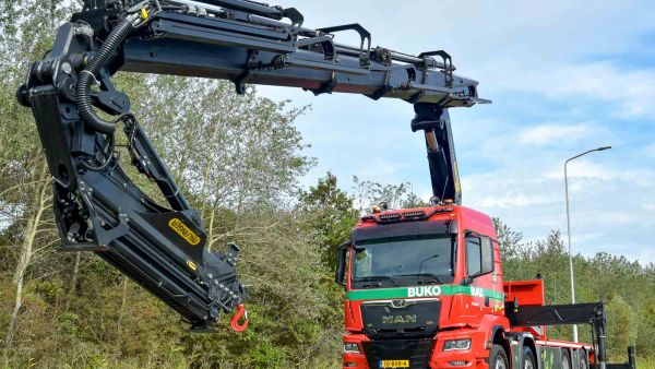 油电混合取力器，工作无噪音零排放，还有后桥转向，曼恩TGS随车吊实拍