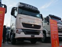 150吨级别 中国重汽竟然也有一款大件牵引车