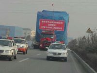 奇!这些卡车拉几百吨 不仅没有罚款还有交警开路