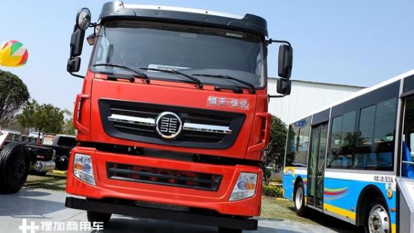 350马力潍柴发动机，这款9米6货箱的前四后八载货车只卖26万多？