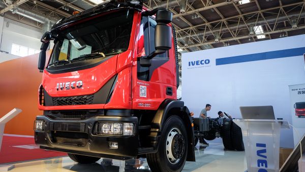 280马力+自动挡，售价超80万，这可能是国内售价最高的中卡车型了