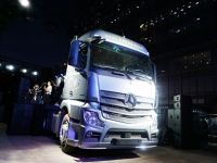 迷人的三叉戟标背后是科技传承,老司机带您认识不一样的奔驰卡车