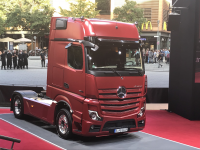 发布60多项创新升级技术，奔驰卡车开启未来驾驶模式