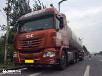 路边偶遇联合U380卡车,大单胎+空气悬架,轻量化做的真到位