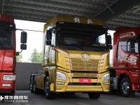 外观比J7还好看,配置也不输J7,带您见识青岛解放JH6纪念版车型