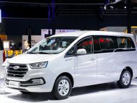 不愧为国内混动MPV先行者,且看瑞风M4混动版“混”出“芯”高度