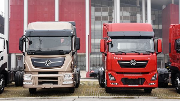 仅高配版天龙旗舰就一口气买了40辆，带您见识东风卡车25年的铁杆粉丝