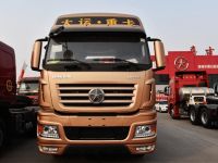 大运目前的旗舰重卡,550马力的大运N9H远行版牵引车实拍