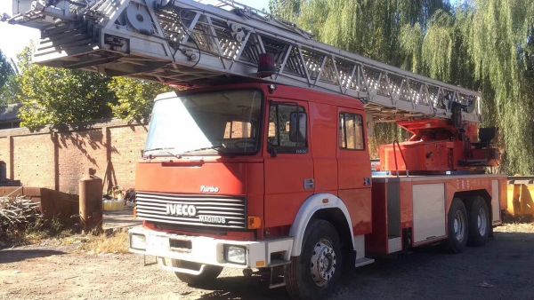 退役十多年依然车况完好，带您见识一辆二十多年车龄的马基路斯消防车