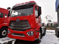 重汽新推出的“轻奢”重卡，也配曼技术动力总成，440马力的豪瀚N7G牵引车实拍