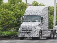 国内又一款长头卡车路试谍照曝光,空间更大,卡友都说是陕汽做的!