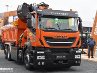 货箱带挖斗，自挖自卸一个人轻松搞定，依维柯新STRALIS自卸车实拍