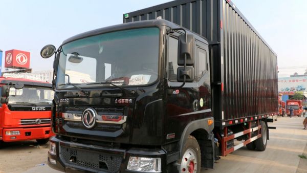 15万左右,高性价比中卡,江淮骏铃V9对比东风多利卡D9哪款是你的菜?