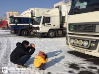 和一对热爱卡车的父子逛霍尔果斯口岸，再带您看看从俄罗斯来的那些欧洲卡车