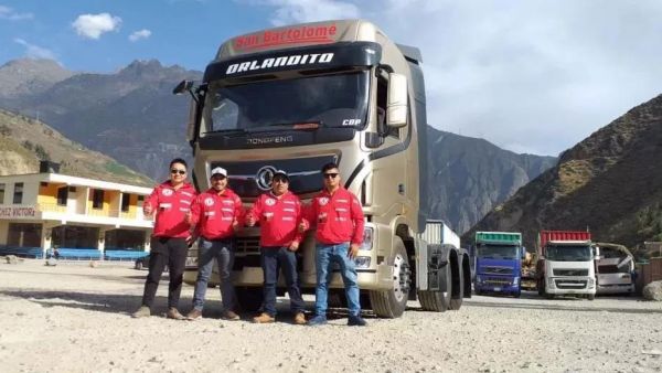 在大洋彼岸的秘鲁,东风天龙旗舰KX一样优秀!