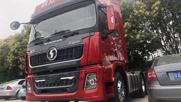 陕汽突然推出德龙X5000,这车怎么样?小编拿到了实拍照片,就带您一起来看看