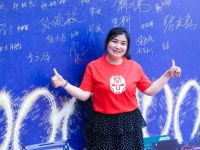 开欧曼的这位女司机，不仅颜值好，开车技术也一流