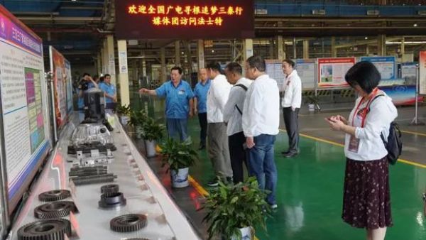 彰显国企担当和责任，法士特宝鸡厂区迎来人民网等媒体团采访参观