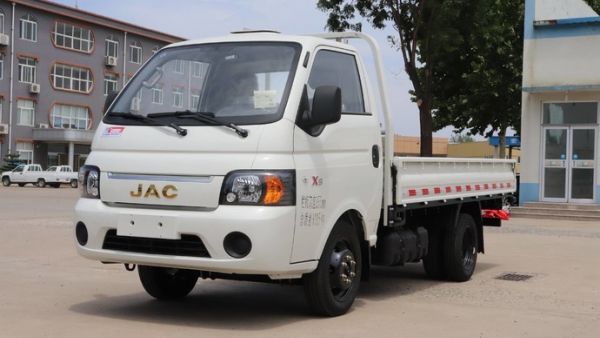 专走轻量化路线 ,江淮轿卡国六新品及康铃J系轻卡青州上市